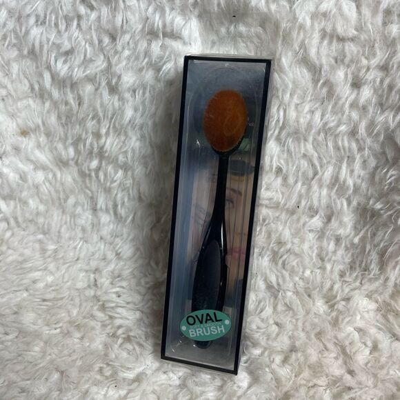 New in box Oval Blending & Contouring Brush - Picture 4 of 6
